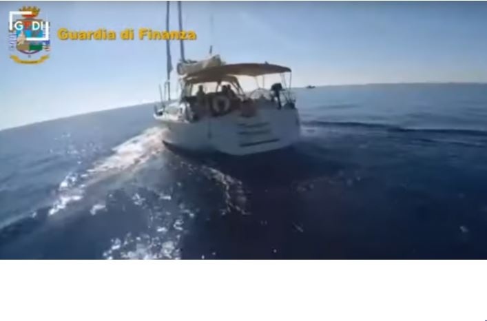 Трима българи с яхта в която е имало 6 тона хашиш са задържани край Палермо (ВИДЕО)